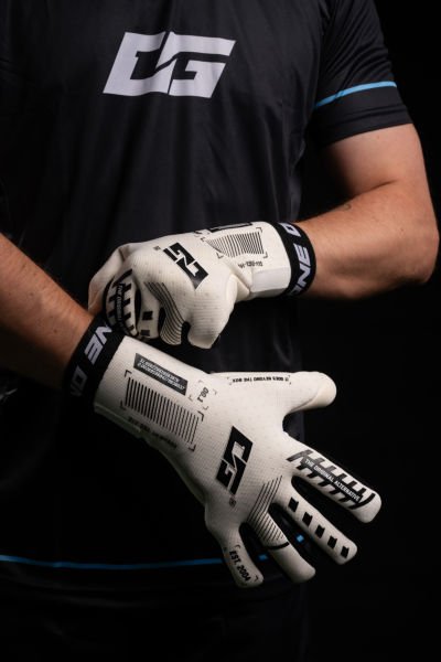 ONE GLOVE | Kaleci Eldivenleri | Profesyonel Goalkeeper Gloves