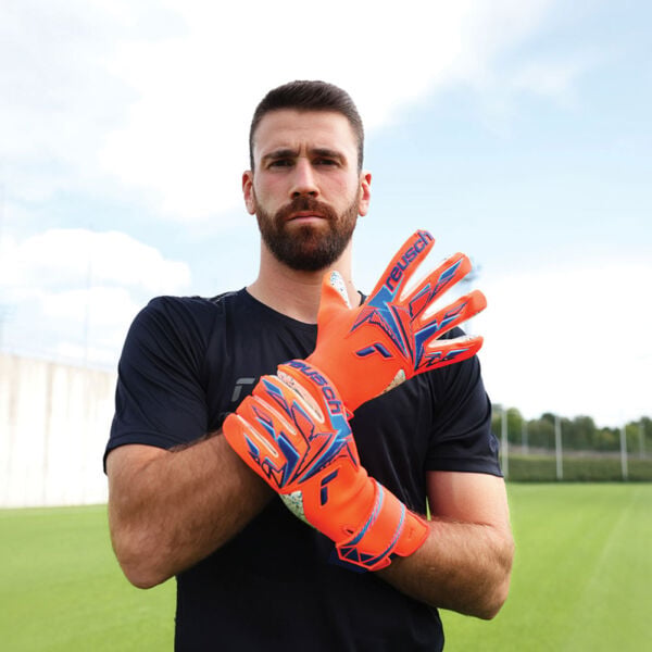 Reusch Attrakt Freegel Fusion WC26 Unai Simon
