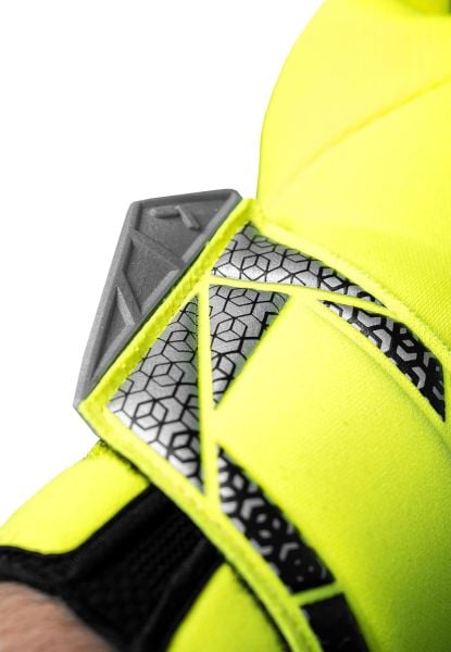 REUSCH Attrakt Fusion Guardian